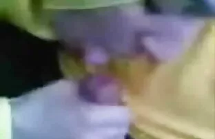 XXX Khỏa thân gái của một xnxx nhật bản mới nhất người đàn ông trên một bãi biển,