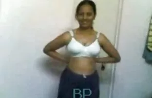 XXX Khỏa thân hôn chạm vào nhau sec nhat ban moi nhat trên mỏm đá