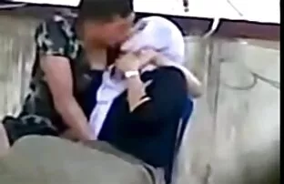 XXX Nikki Benz ngồi trên một sex nhat ban mới chiếc máy bay trượt, cứt vào đuôi của mình.