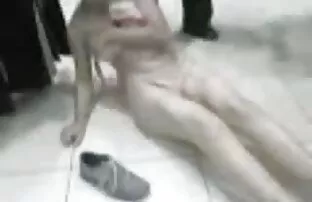 XXX Peeping để hôn và sau đó thủ gần một vài người sex moi nhat nhat ban trong một căn phòng ấm áp