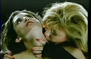 XXX Khỏa thân mò mẫm phim sex nhat ban moi ra một quý cô trên bãi biển,