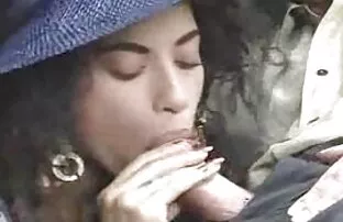 XXX Cô phim sex moi nhat nhat ban gái đo áo thay đồ trước mặt một camera ẩn.